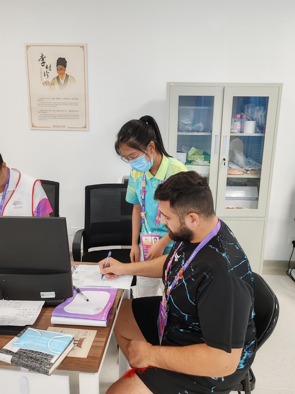 亚洲室内田径锦标赛：津门志愿者展现青春力量(图1)