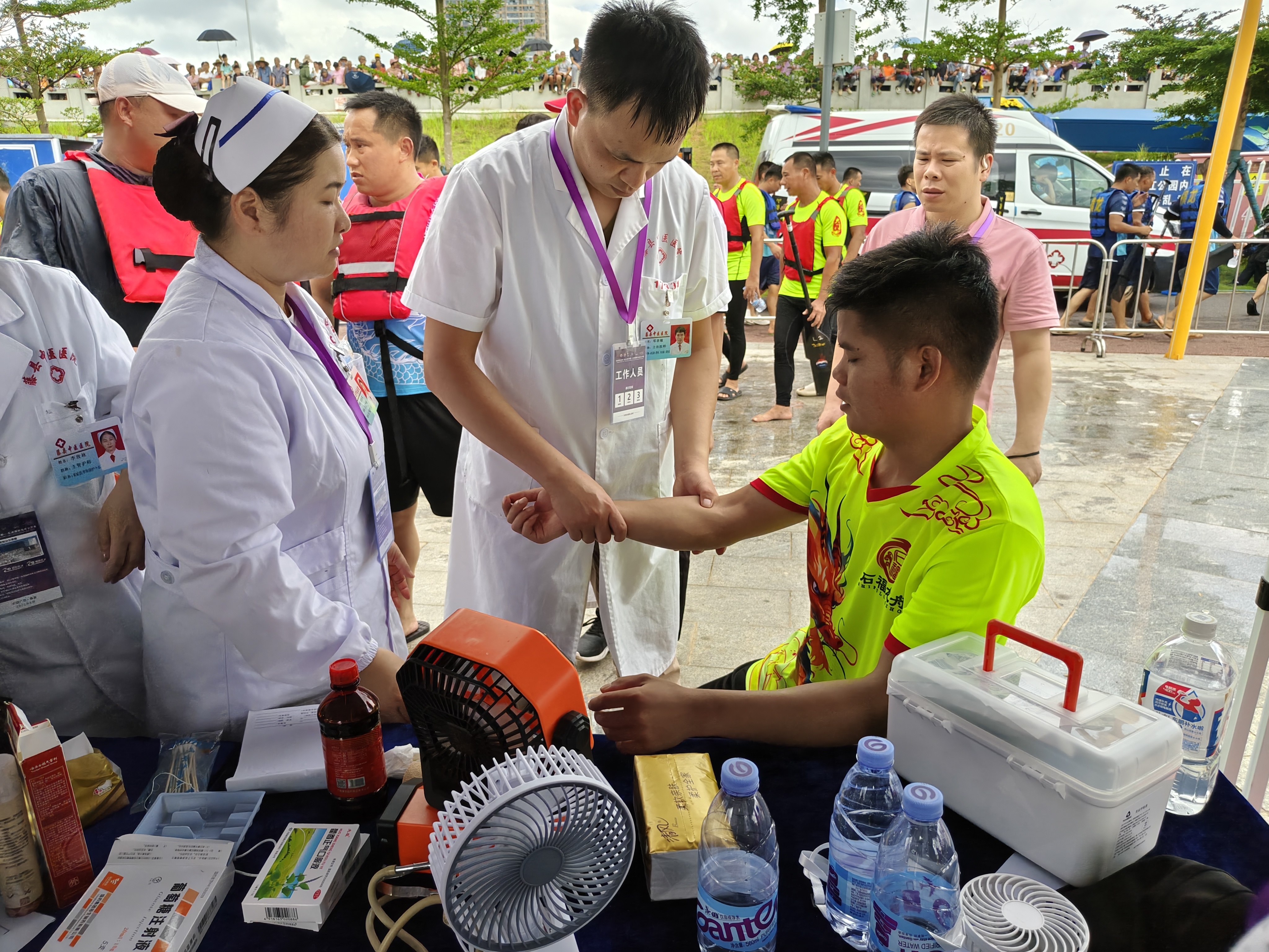 当胜利近在咫尺却轰然倒塌:张本智和赛场崩溃瞬间全记录深挖运动员高压下的心理挣扎与体育光环外的失败现实(图1)