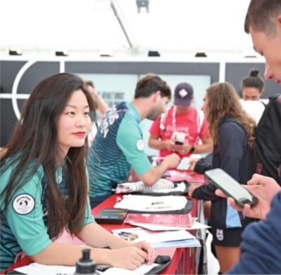 帆起世界情满青岛——青岛出入境边防检查站暖心护航“克利伯”环球帆船赛(图1)